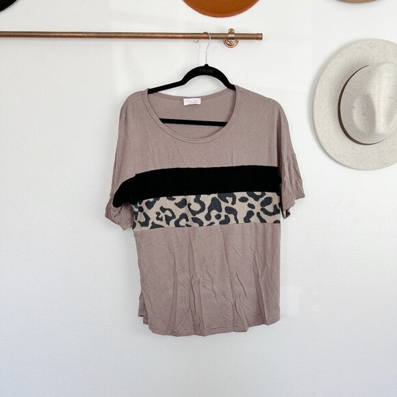 Pink Lily Tops - Pink Lily tee M